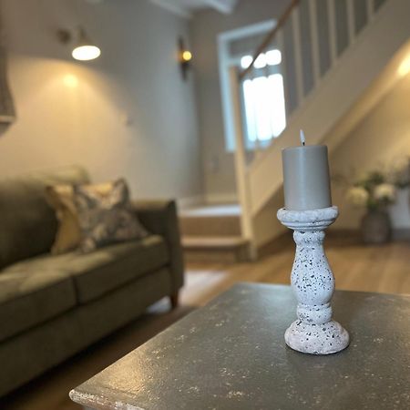 Posh Little Cottage ランゴレン エクステリア 写真